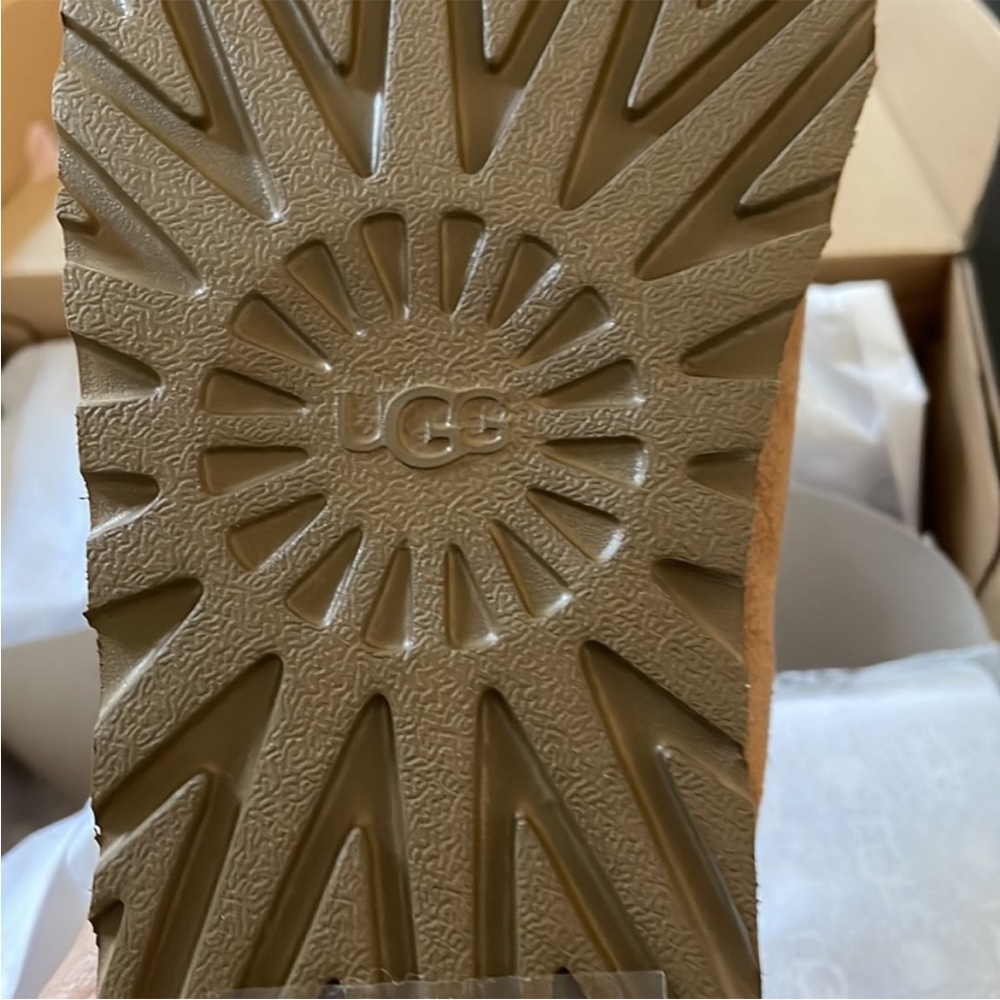 Ugg tasman slippers - Picture 3 of 3